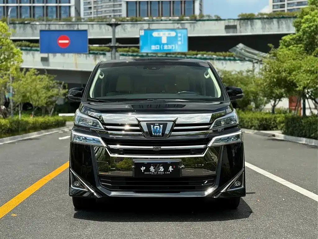 Toyota Vellfire — фото 2