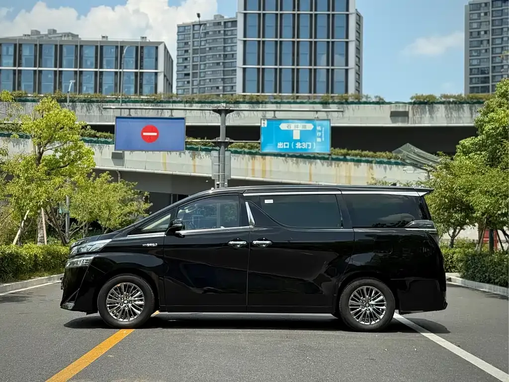 Toyota Vellfire — фото 4