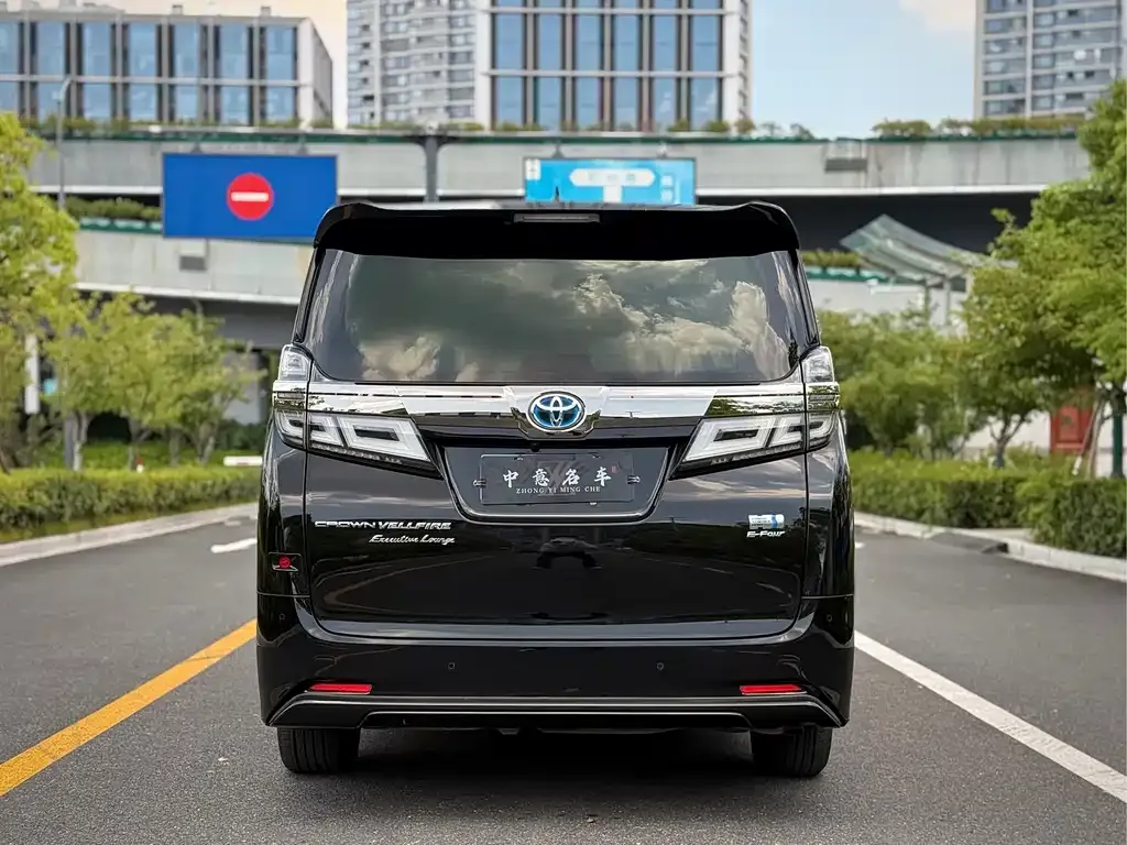 Toyota Vellfire — фото 5