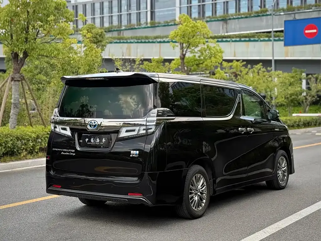 Toyota Vellfire — фото 6