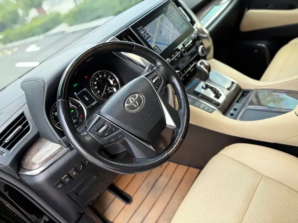 Toyota Vellfire — фото 8