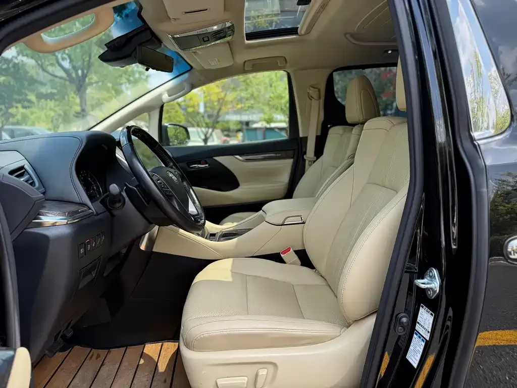 Toyota Vellfire — фото 9