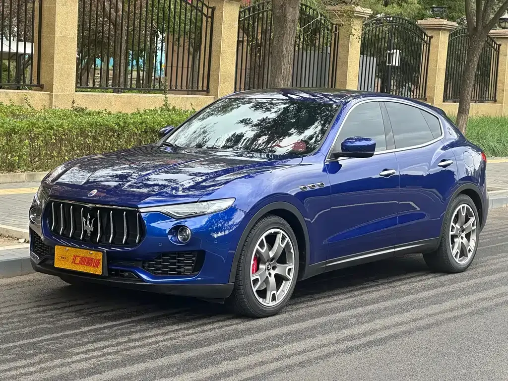 Maserati Levante — фото 1