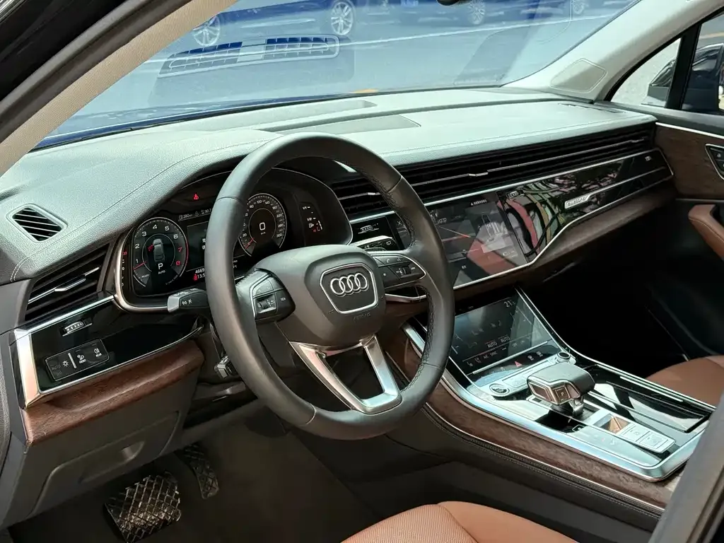 Audi Q7 2023 из CN, фото 4