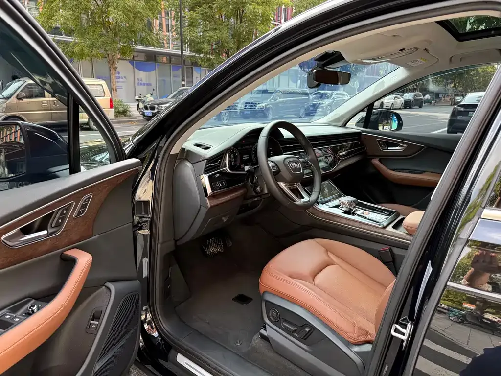 Audi Q7 2023 из CN, фото 6