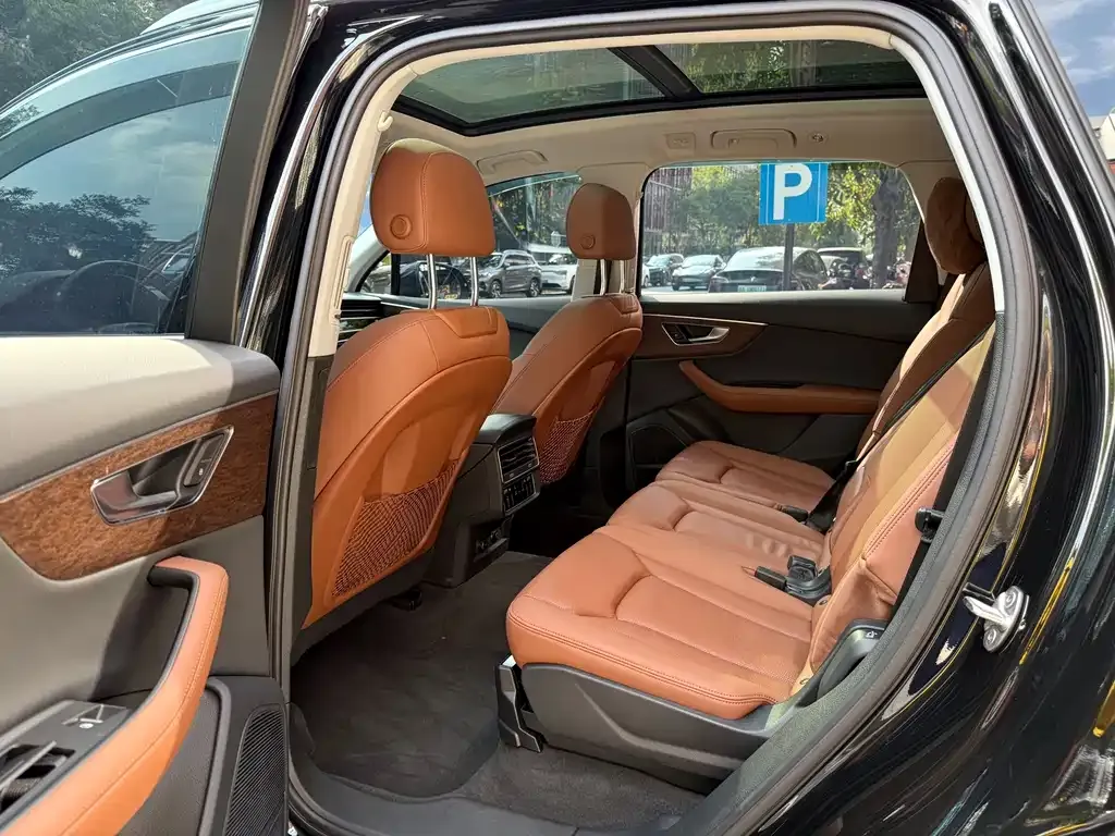 Audi Q7 2023 из CN, фото 8