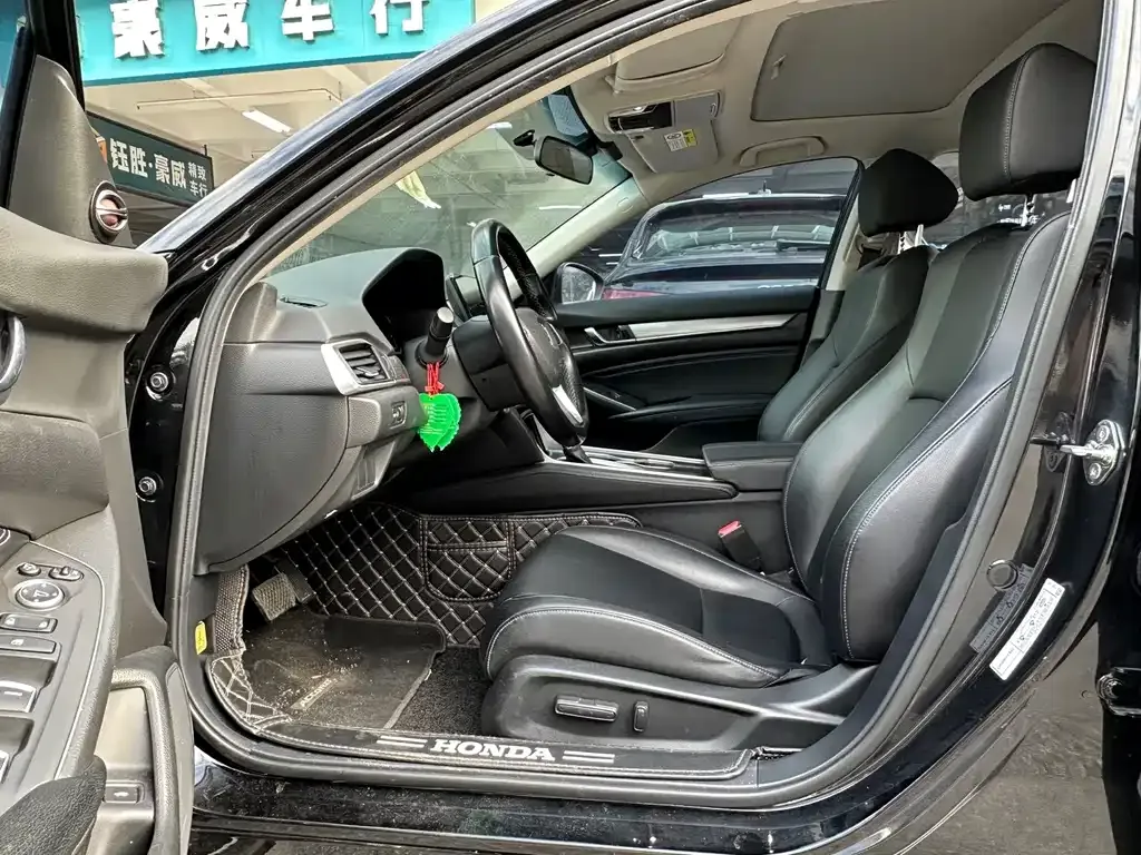Honda Accord — фото 9