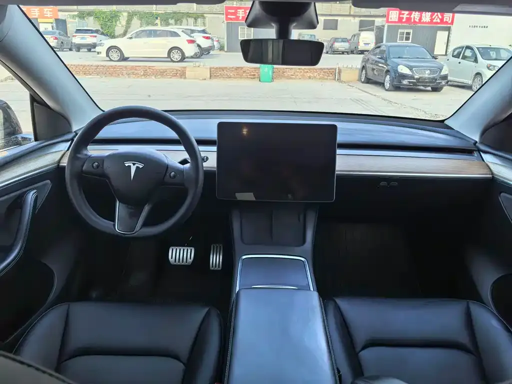 Tesla Model Y — фото 8
