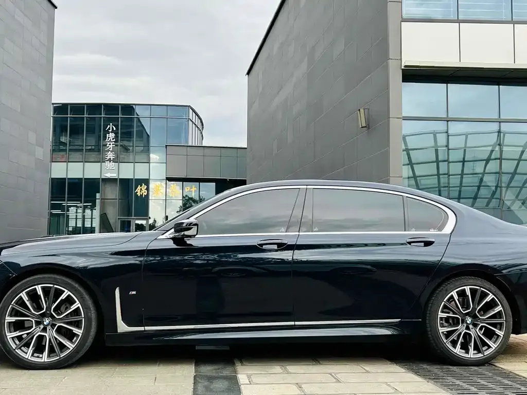 BMW 7 Series — фото 7