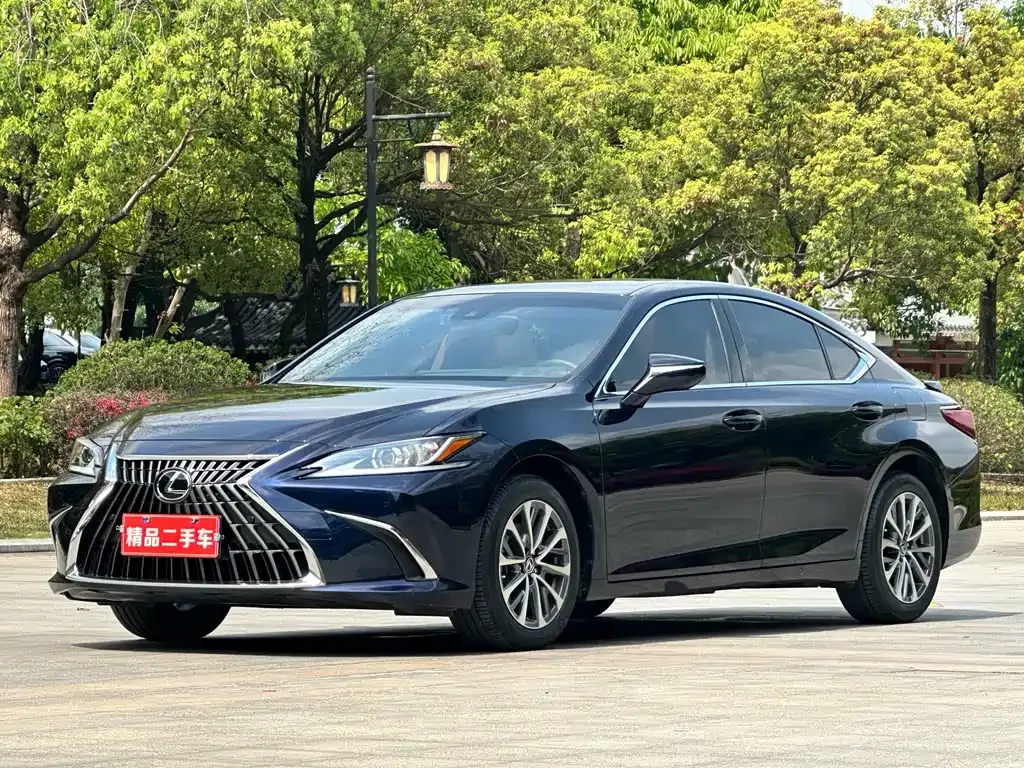 Lexus ES — фото 1
