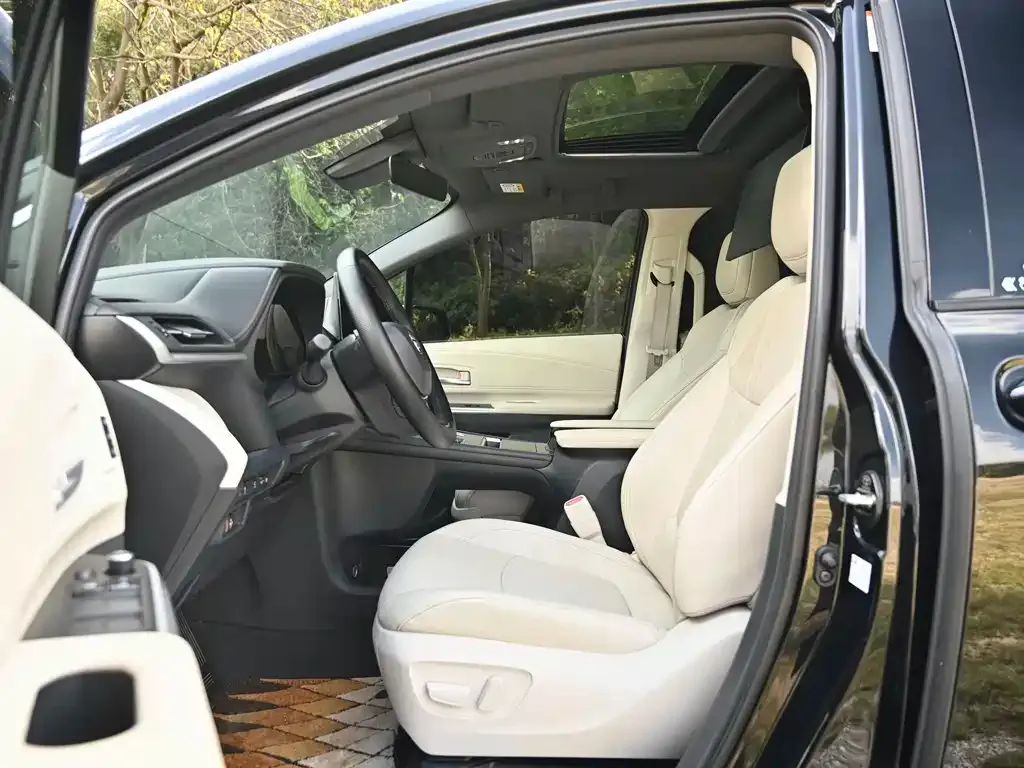 Toyota Granvia 2024 из CN, фото 3