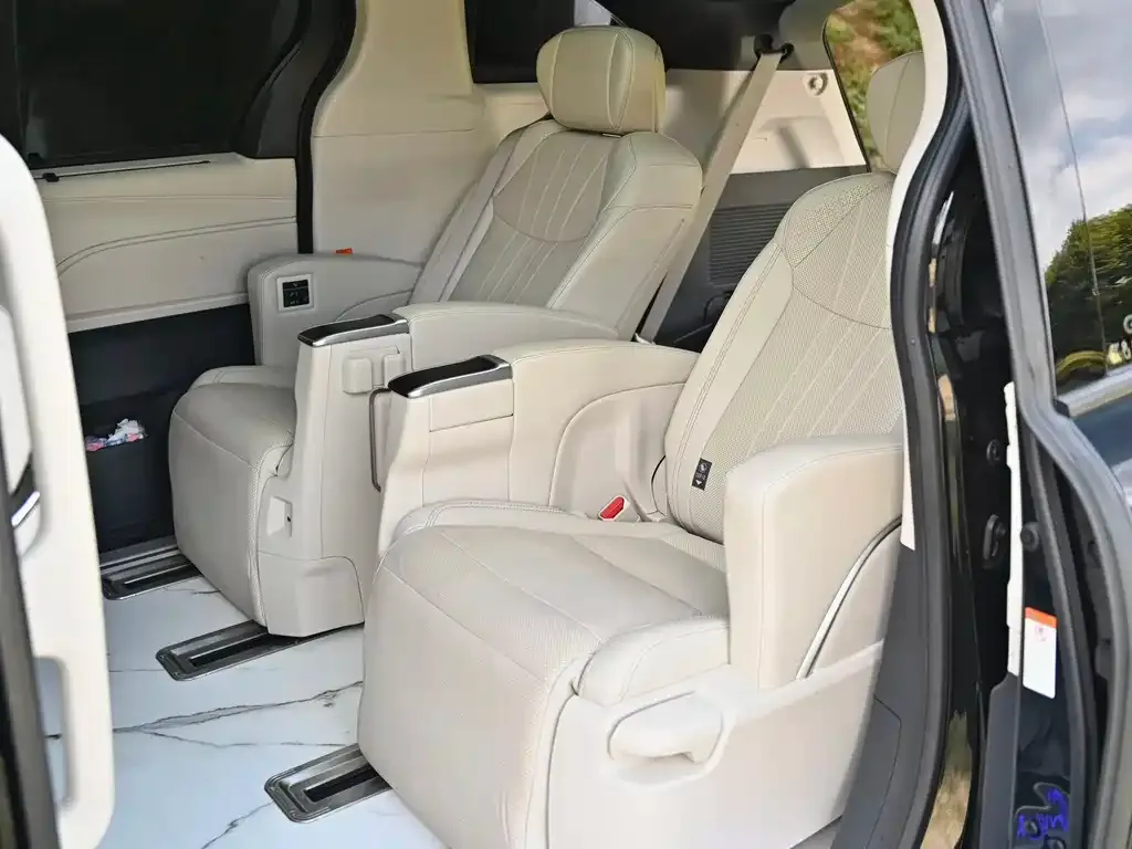 Toyota Granvia 2024 из CN, фото 5