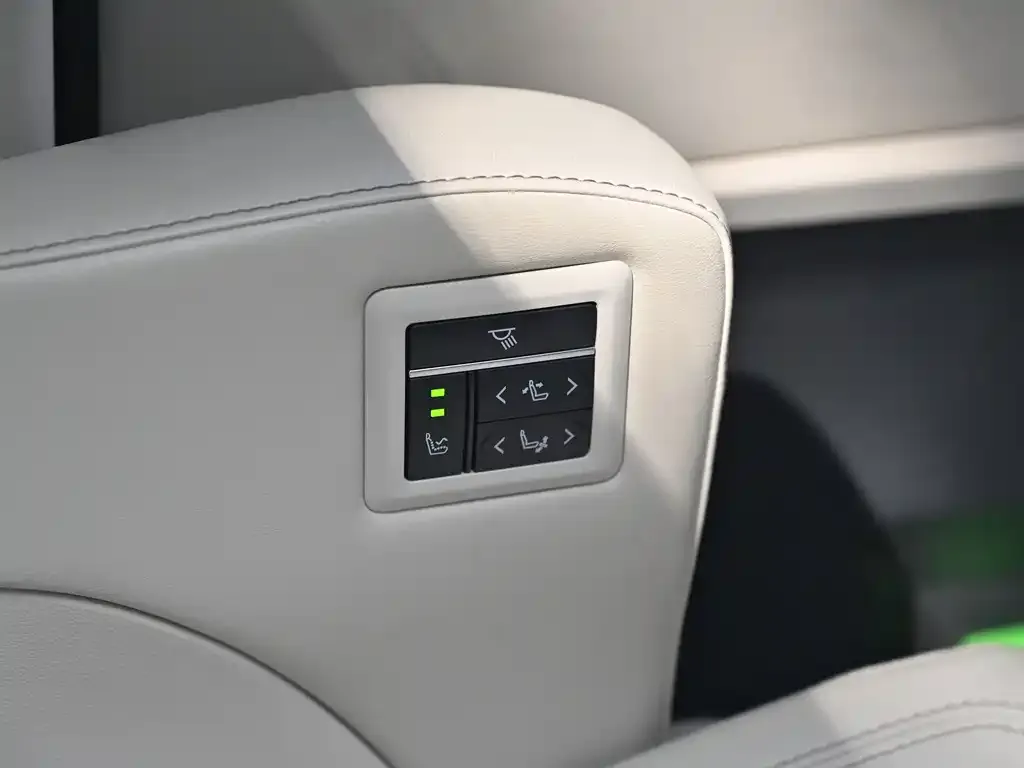 Toyota Granvia 2024 из CN, фото 8