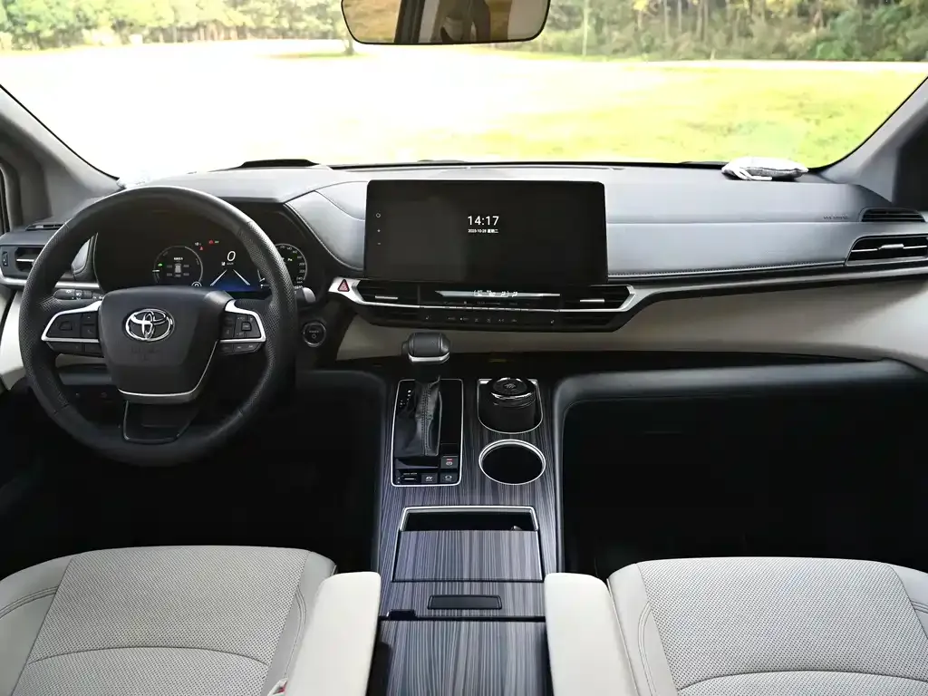 Toyota Granvia 2024 из CN, фото 9