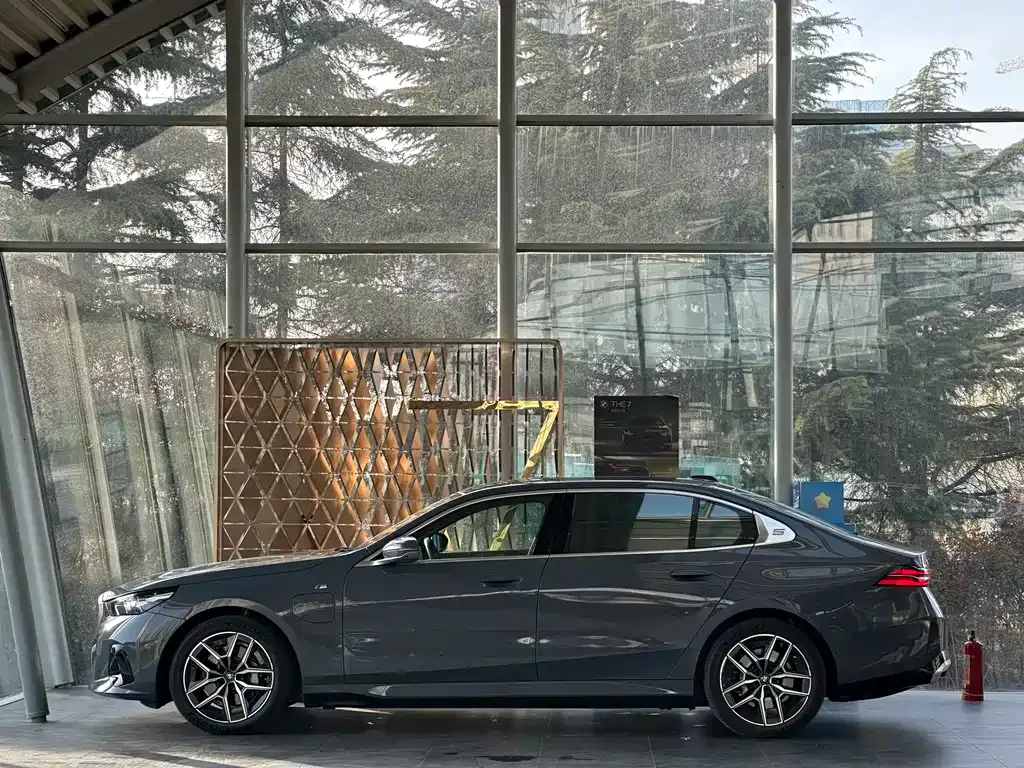 BMW i5 2024 из CN, фото 3