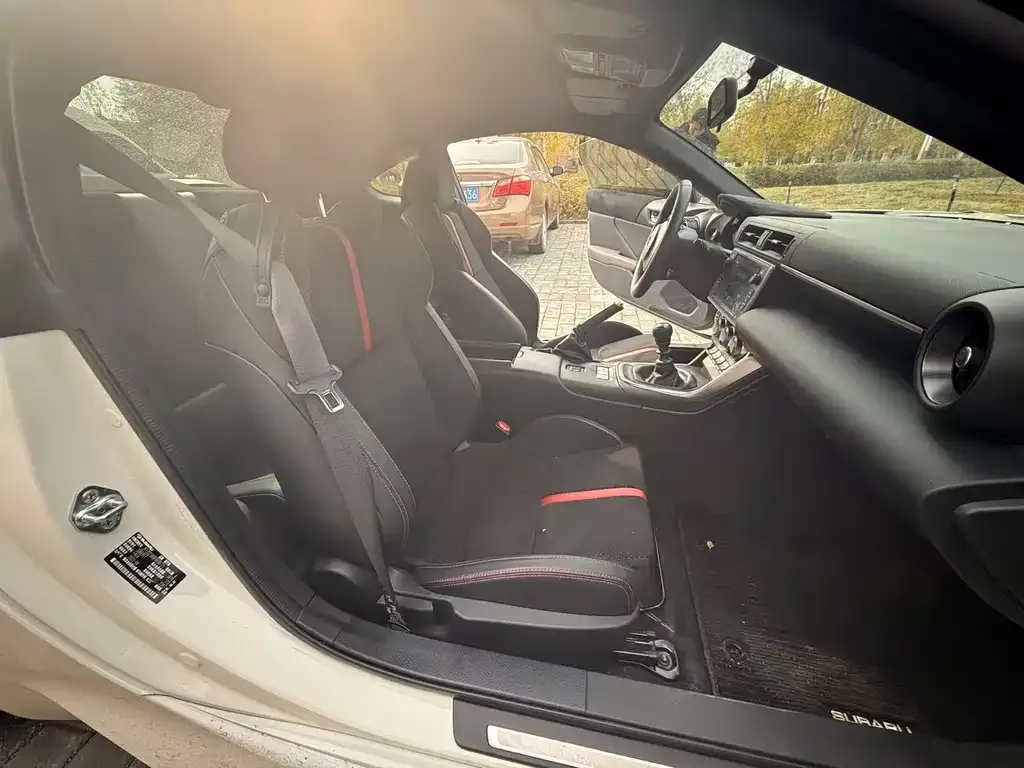 Subaru BRZ 2023 из CN, фото 9