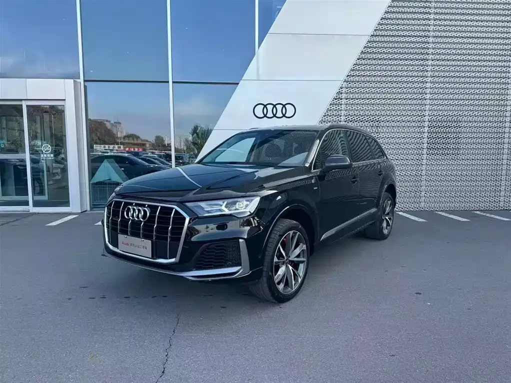 Audi Q7 — фото 1