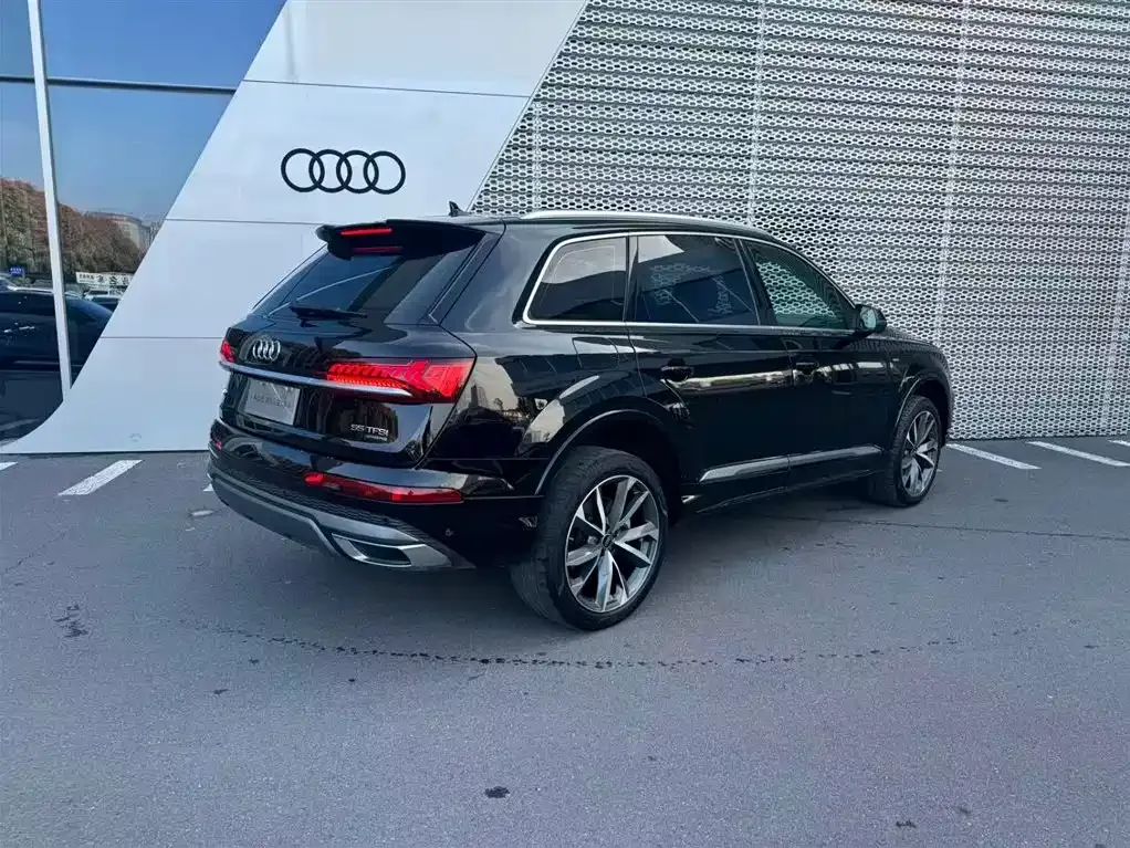 Audi Q7 — фото 6