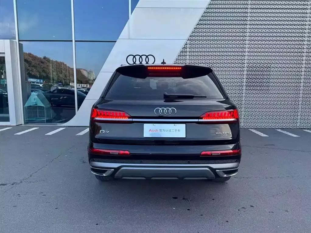 Audi Q7 — фото 7