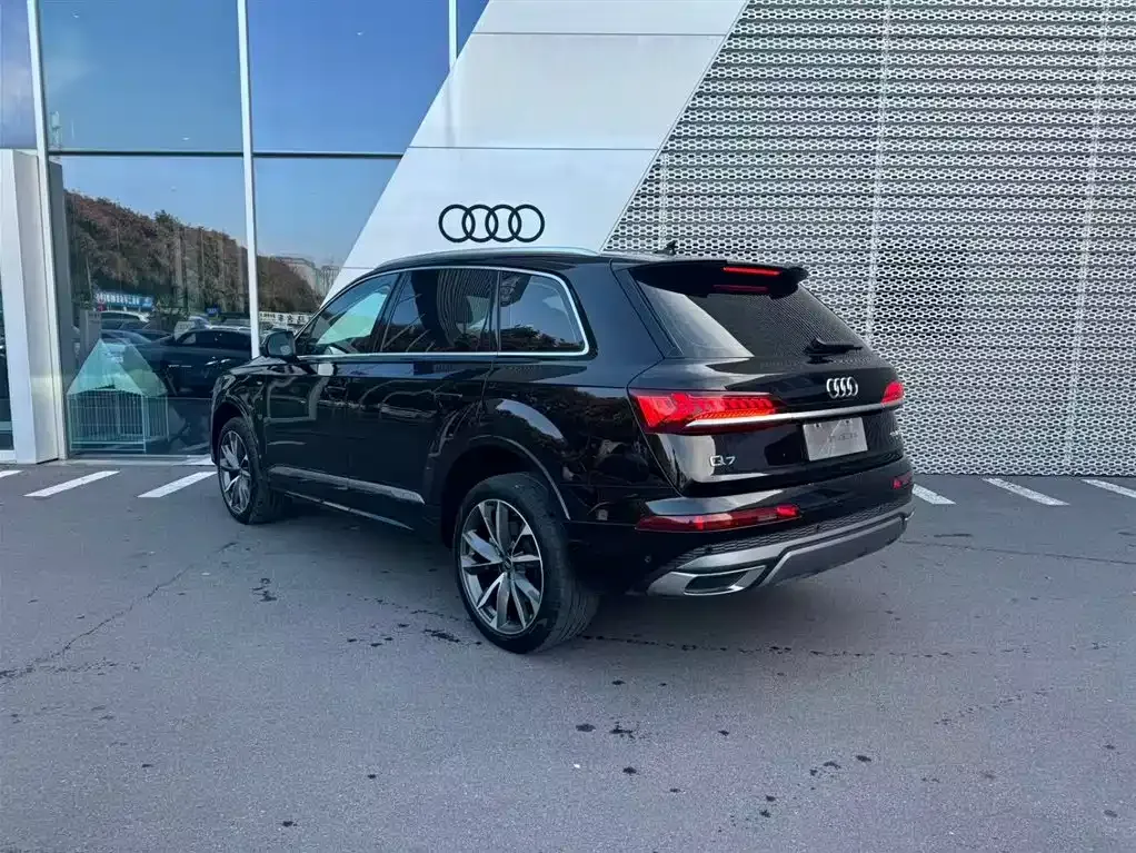 Audi Q7 — фото 8