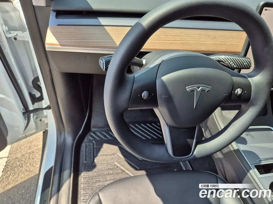 Tesla Model Y — фото 10
