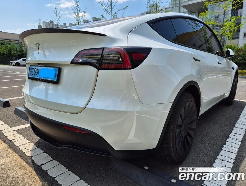 Tesla Model Y — фото 2
