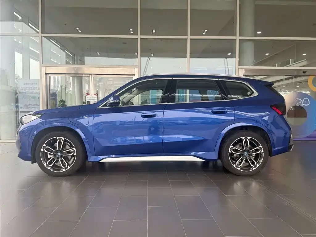 BMW iX1 2024 из CN, фото 2