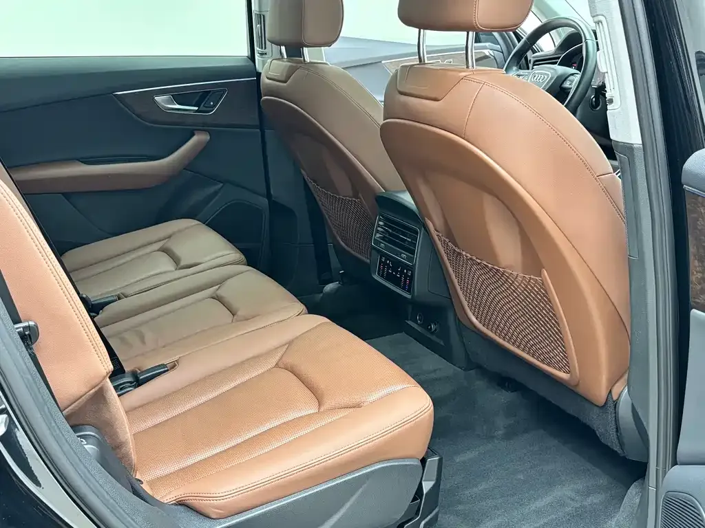 Audi Q7 2022 из CN, фото 10