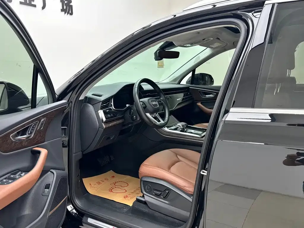 Audi Q7 2022 из CN, фото 6