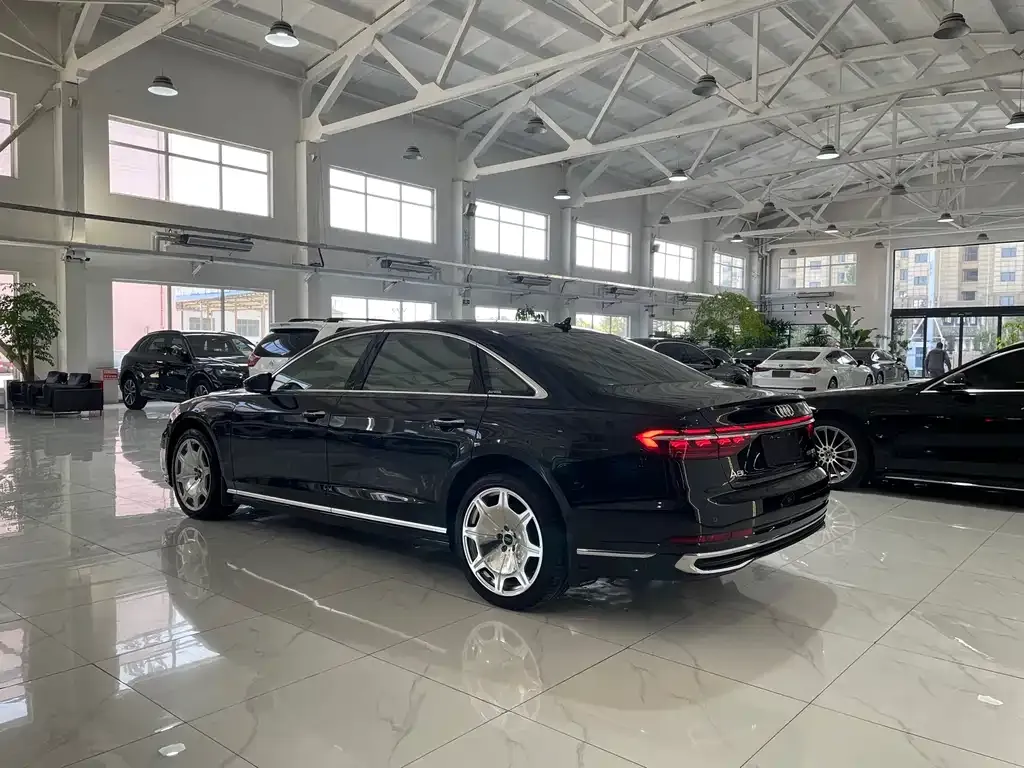 Audi A8 — фото 4