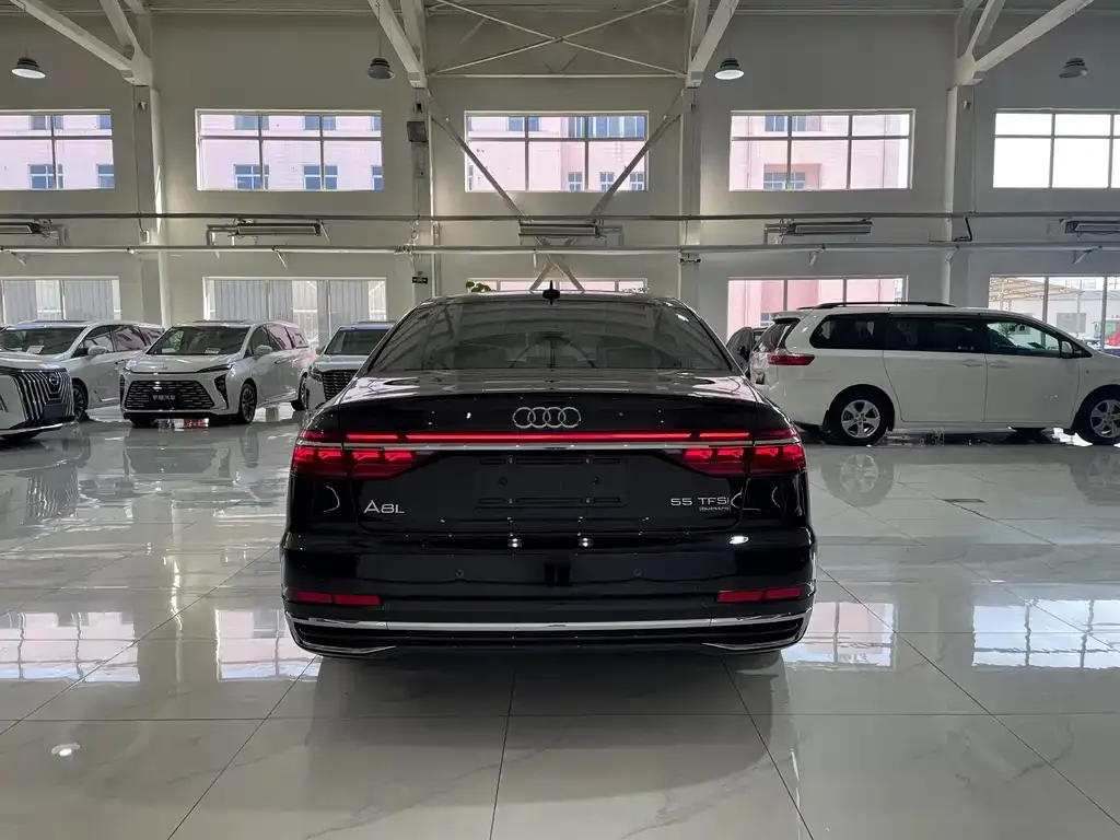 Audi A8 — фото 5