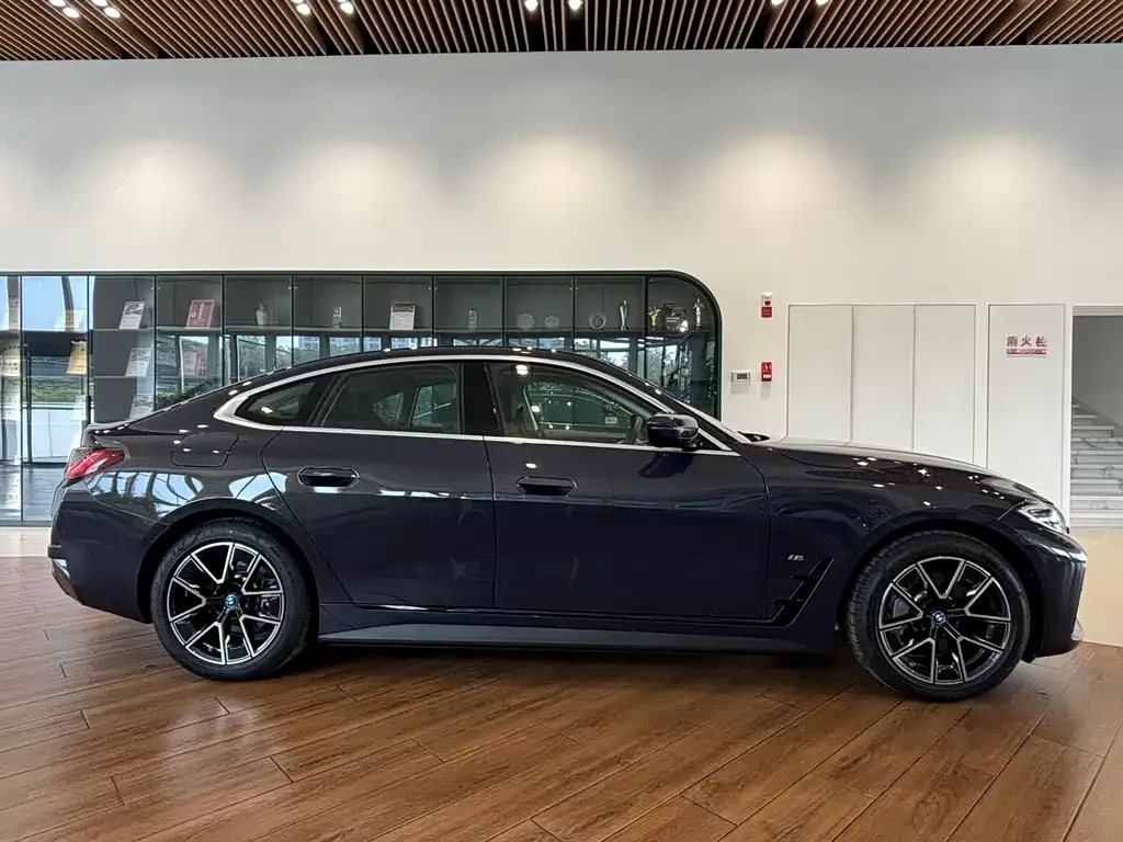 BMW i4 2025 из CN, фото 3
