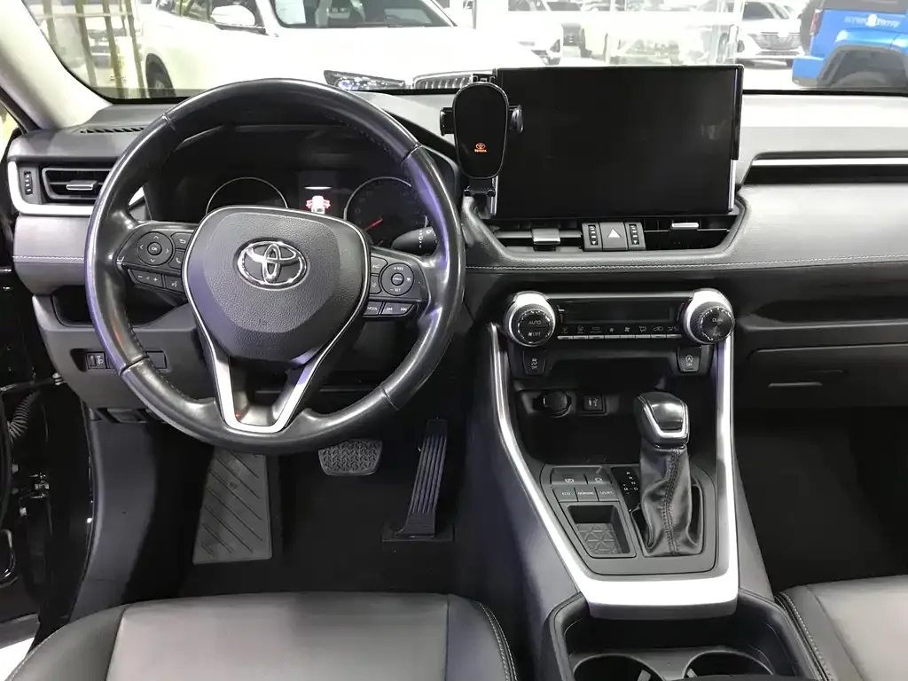 Toyota Wildlander — фото 10