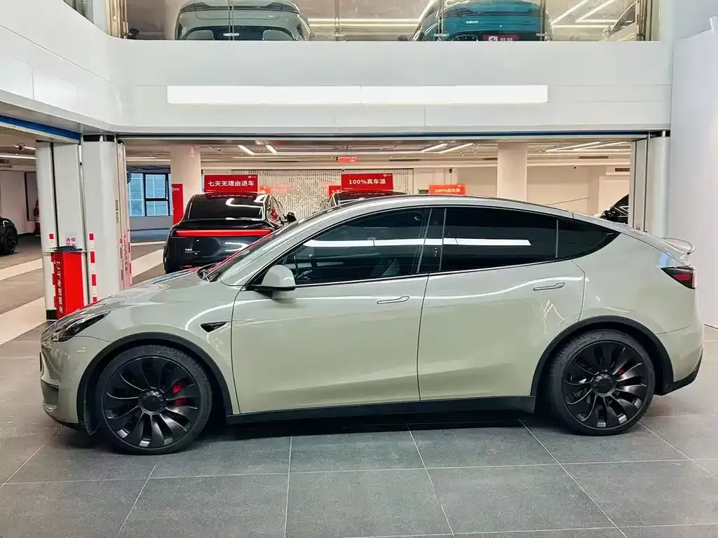Tesla Model Y 2023 из CN, фото 8