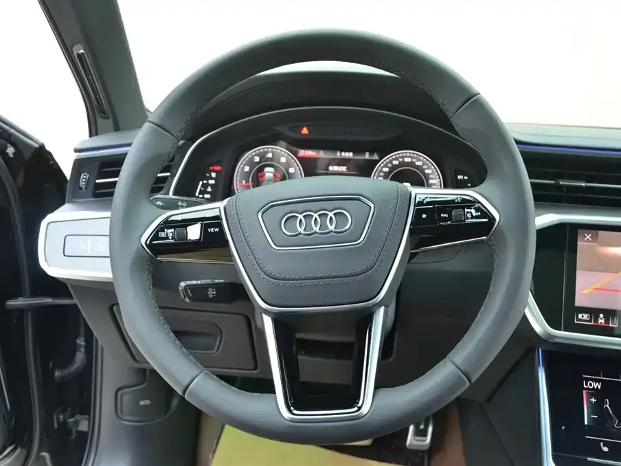 Audi A6L — фото 10
