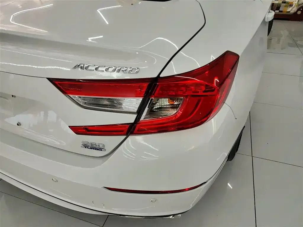 Honda Accord — фото 8