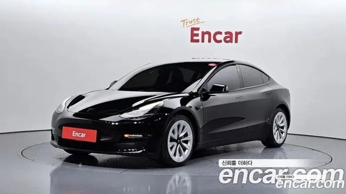 Tesla Model 3 — фото 1