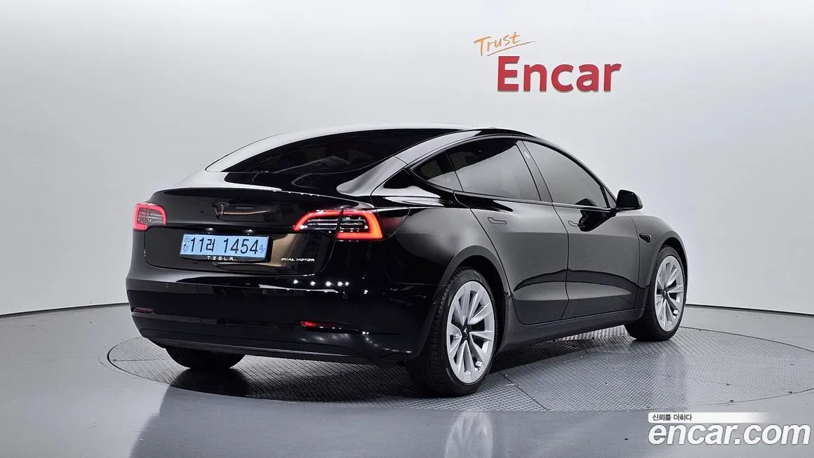Tesla Model 3 — фото 2