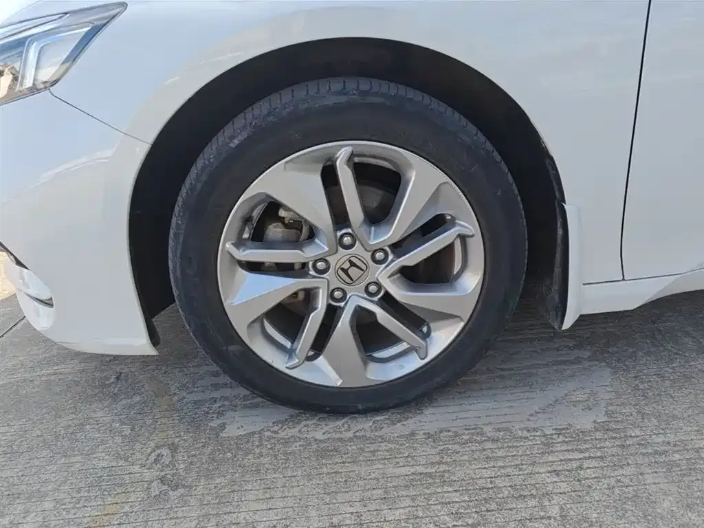 Honda Accord — фото 10