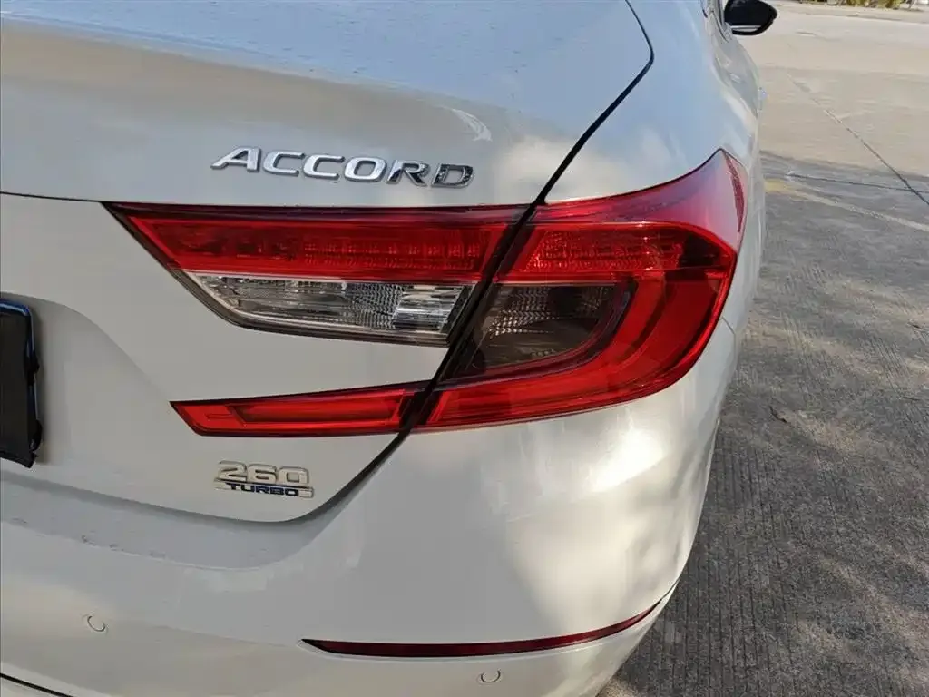 Honda Accord — фото 9