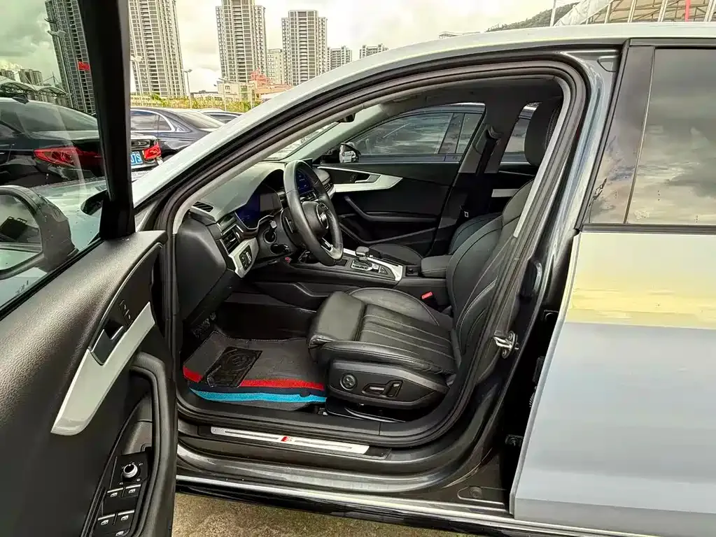 Audi A4L 2022 из CN, фото 10