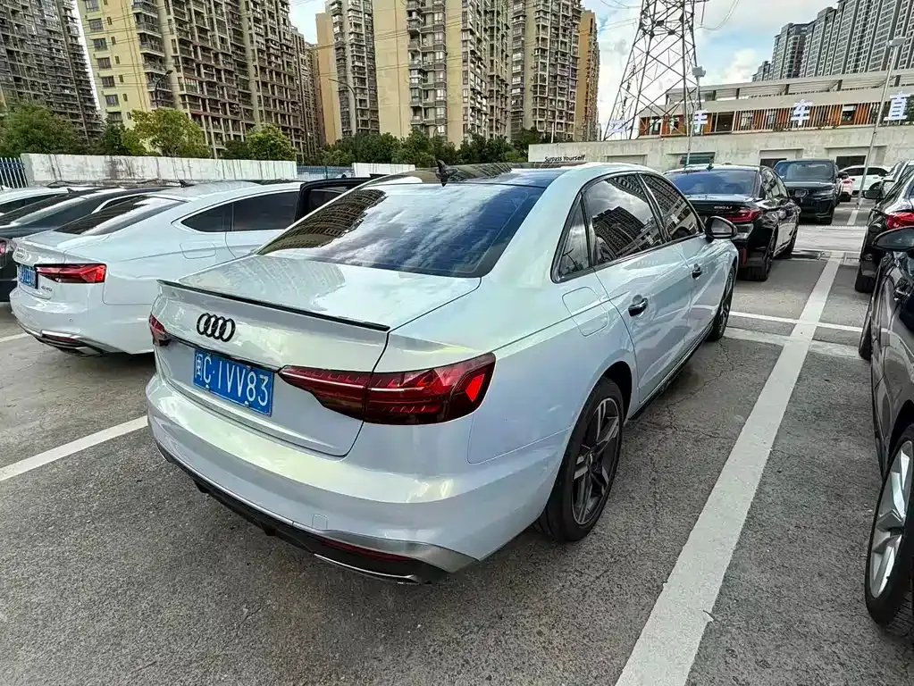 Audi A4L 2022 из CN, фото 4