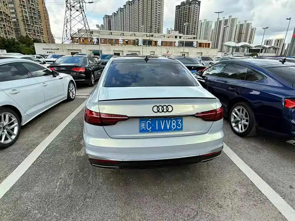 Audi A4L 2022 из CN, фото 5