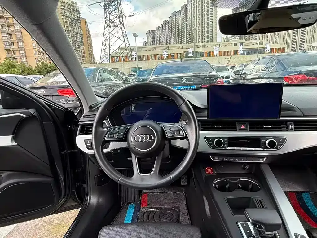 Audi A4L 2022 из CN, фото 8