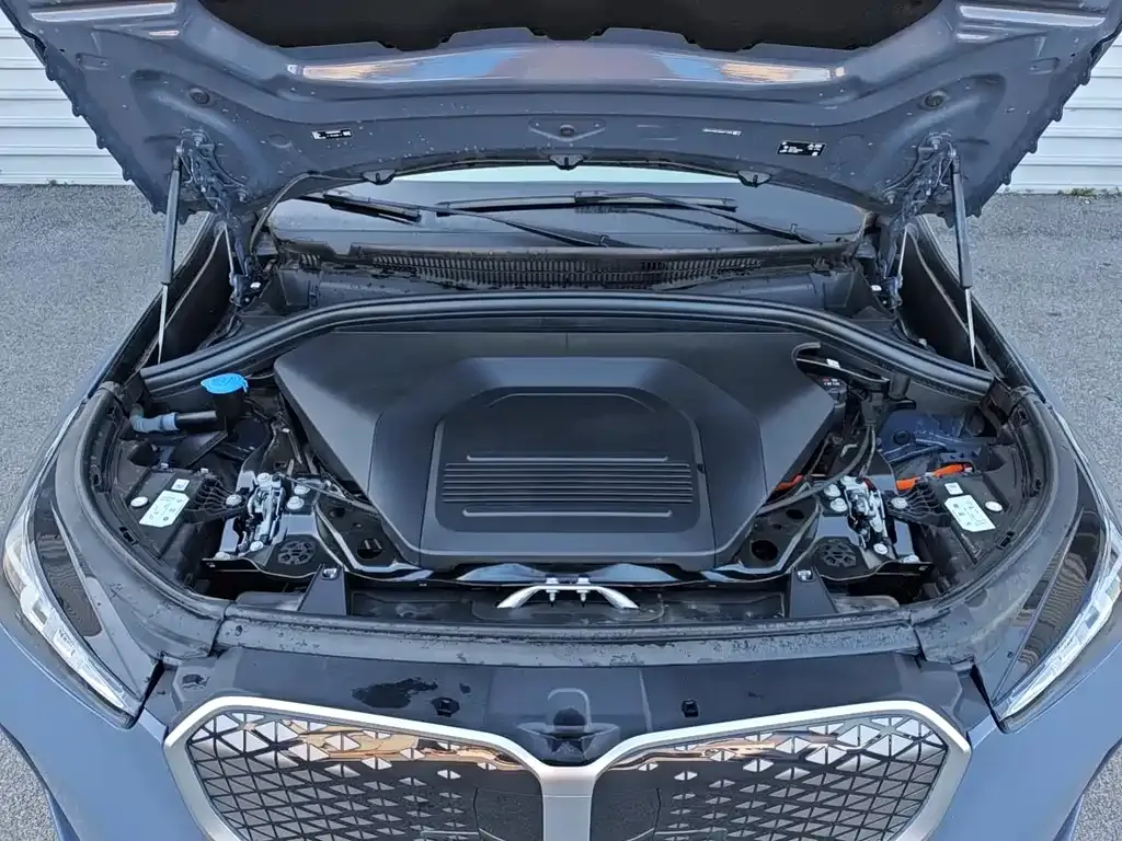 BMW iX1 2025 из CN, фото 8
