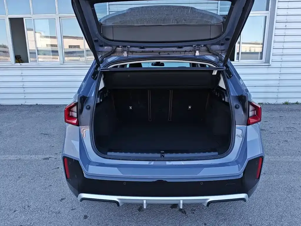 BMW iX1 2025 из CN, фото 9