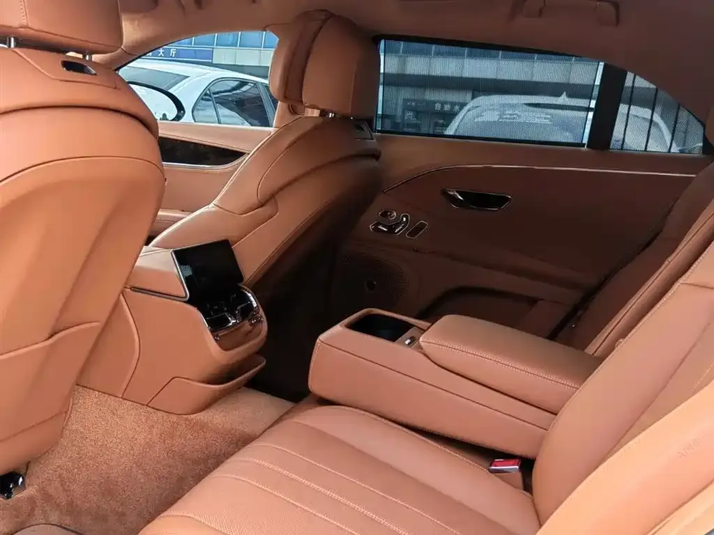 Bentley Flying Spur 2024 из CN, фото 8