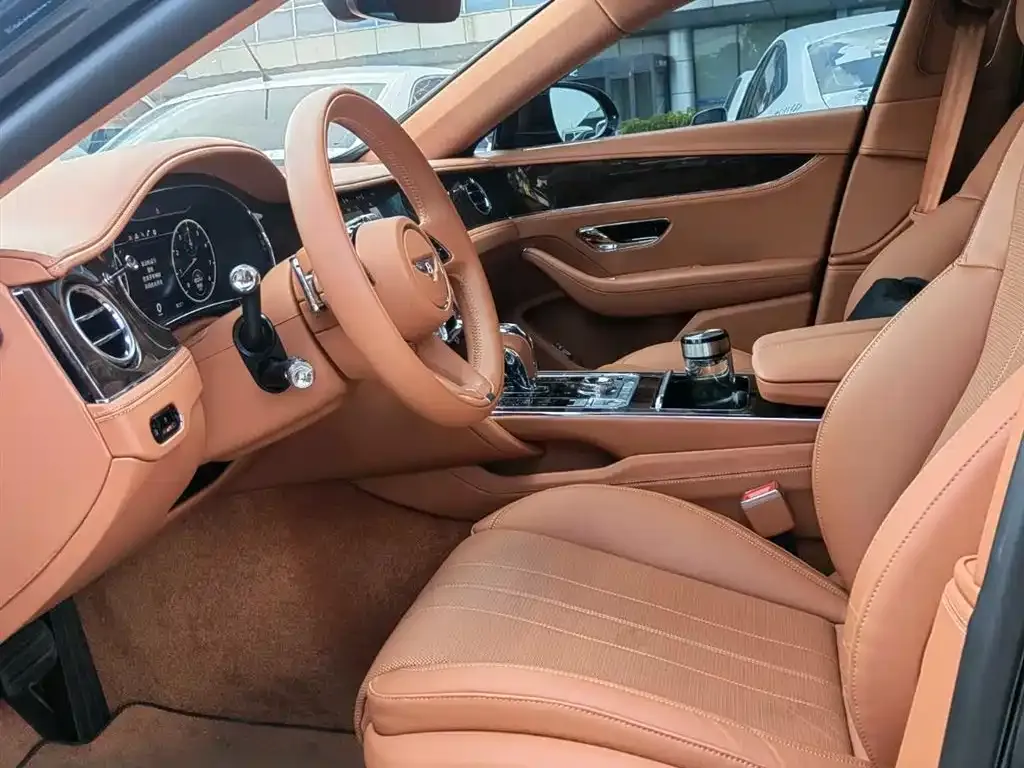 Bentley Flying Spur 2024 из CN, фото 9