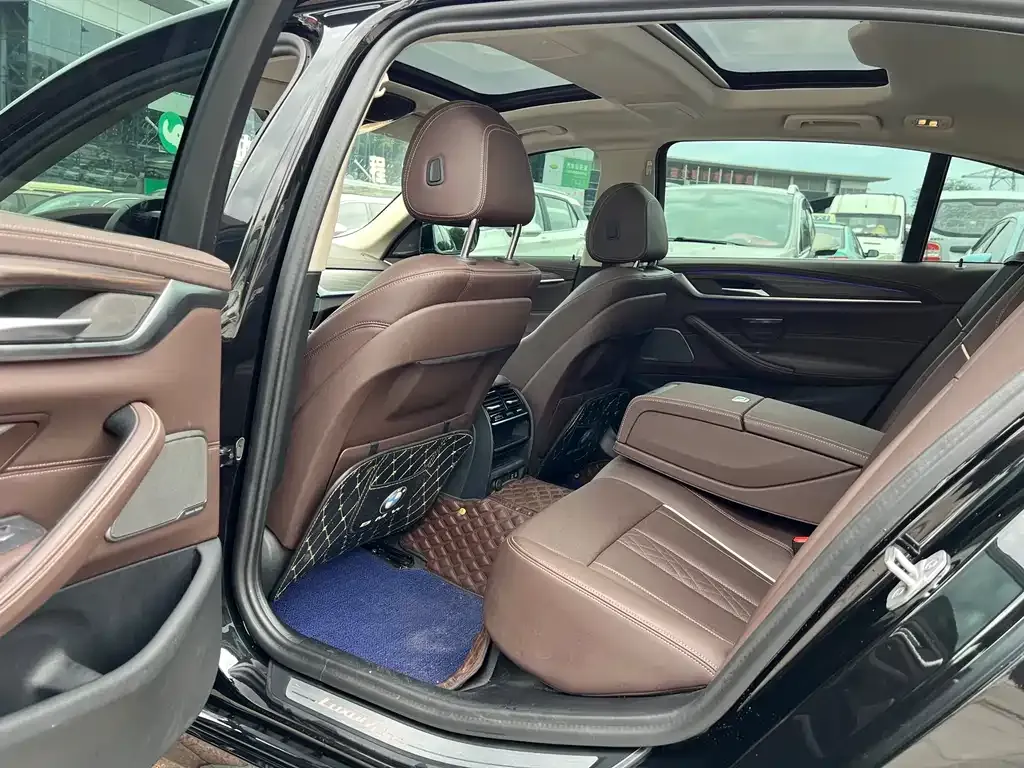 BMW 5 Series 2023 из CN, фото 5