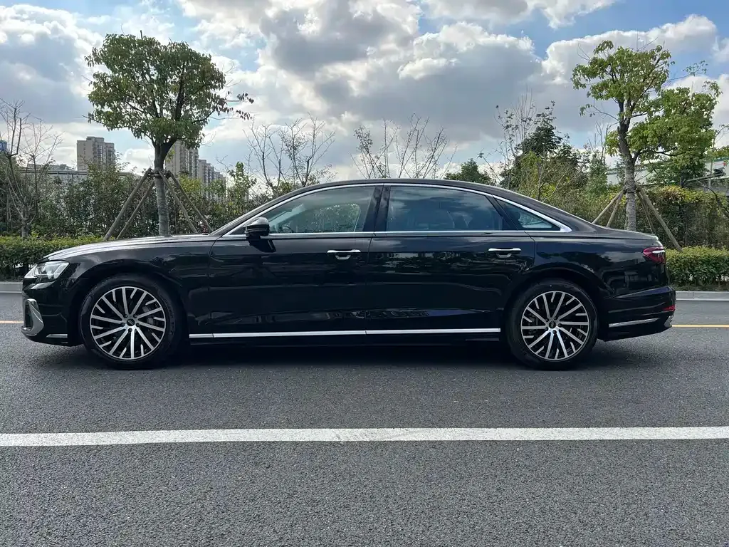 Audi A8 — фото 10